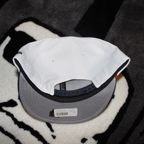 Chicago Bears Retro Wave - Picture 4 of 5